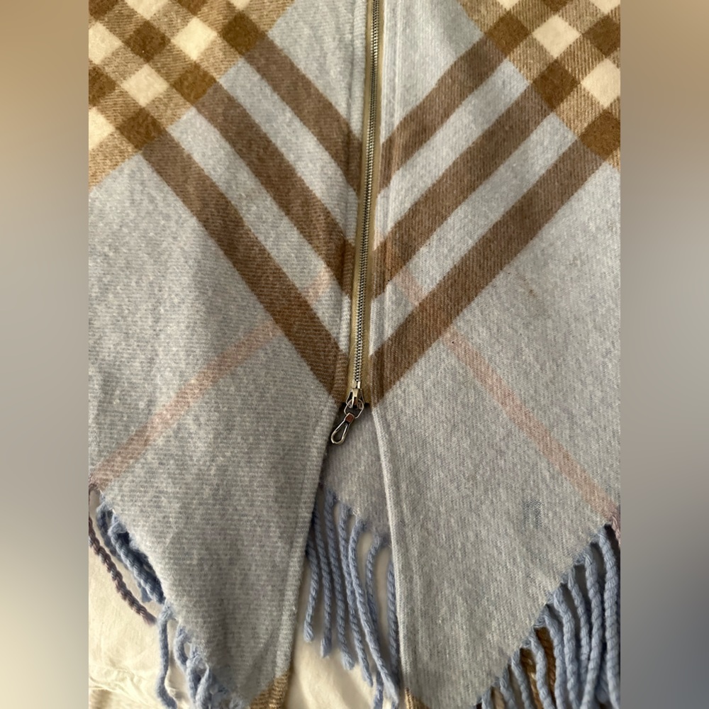 Burberry Cashmere Cape in blue 💙🦋 - Picture 3 of 5